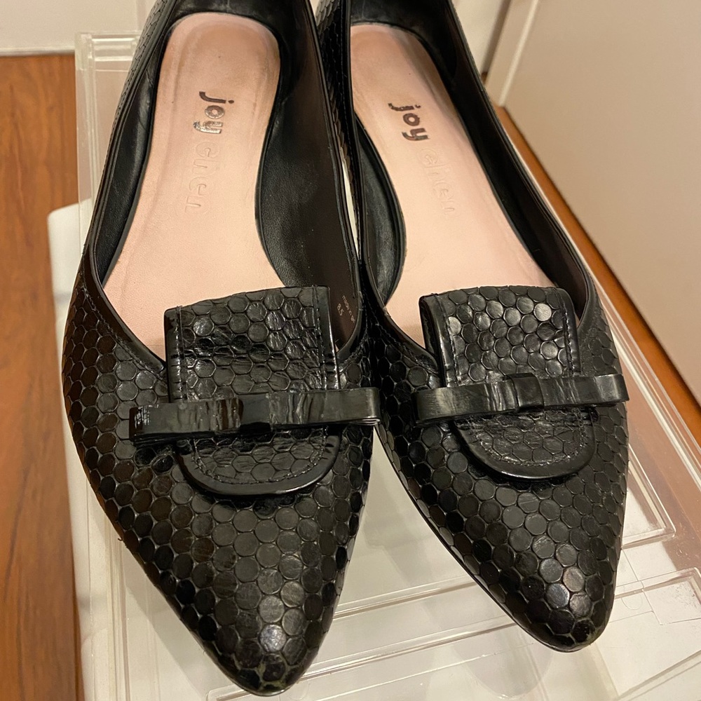 Joy Chen black pump with 1” block kitten heel